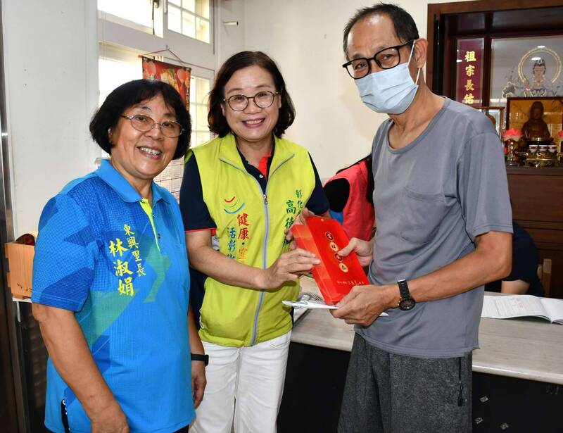 發錢了！彰化市重陽禮金 動員數百人清點、分裝