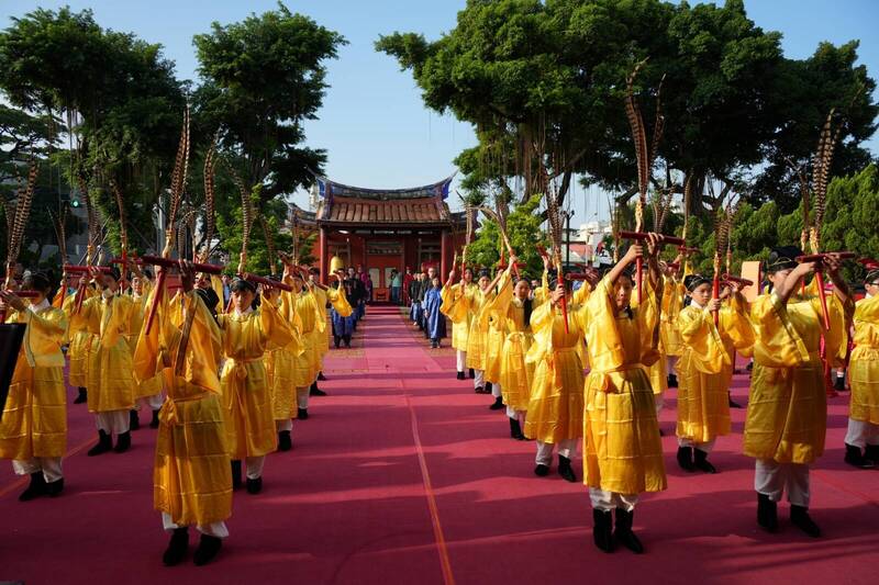 因應連假 屏東縣祭孔典禮今提前舉行 外籍學生也參與