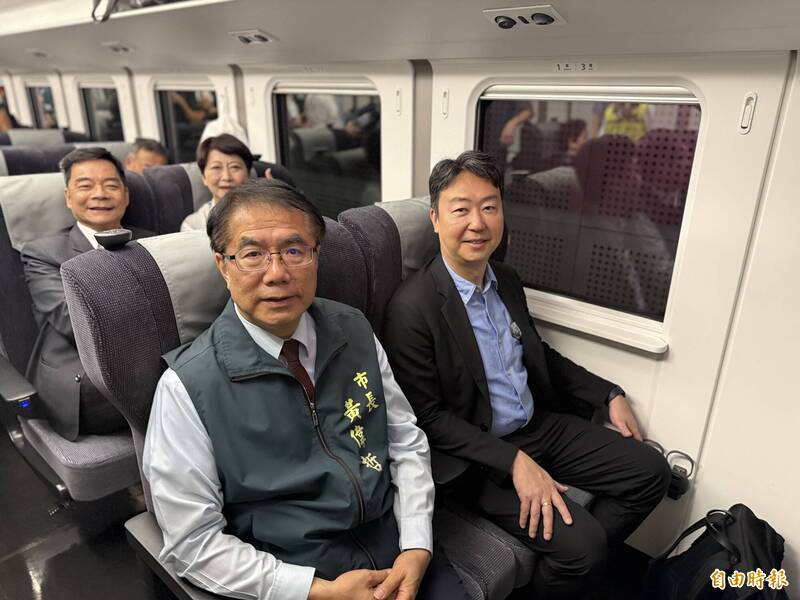 搭南鐵地下化首發自強號 黃偉哲讚：平穩舒適