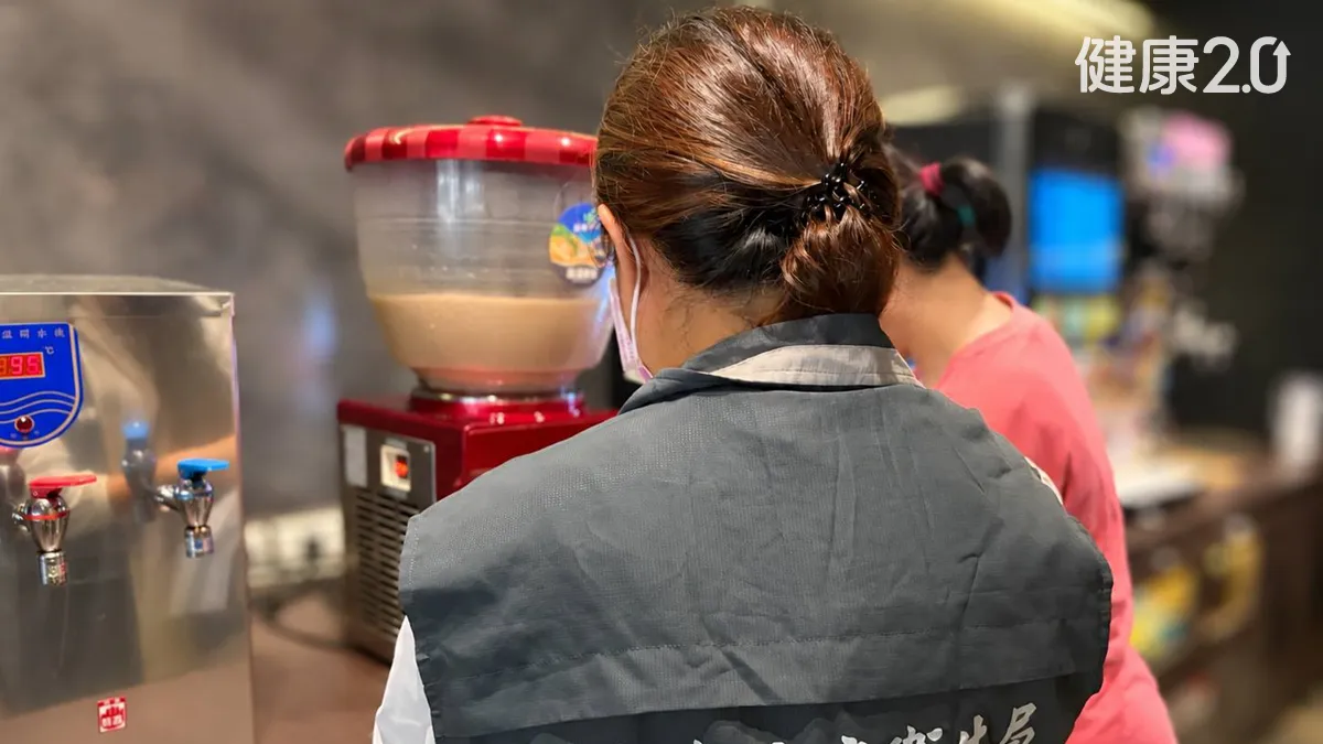 食安陷阱紅甜椒農藥殘留、奶茶菌數超標！中秋應景食品抽驗結果出爐 這家遭重罰3萬