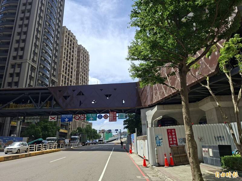 1.2億慈雲空橋像「蟑螂屋」！竹市府漆多色號挑選挨批兒戲