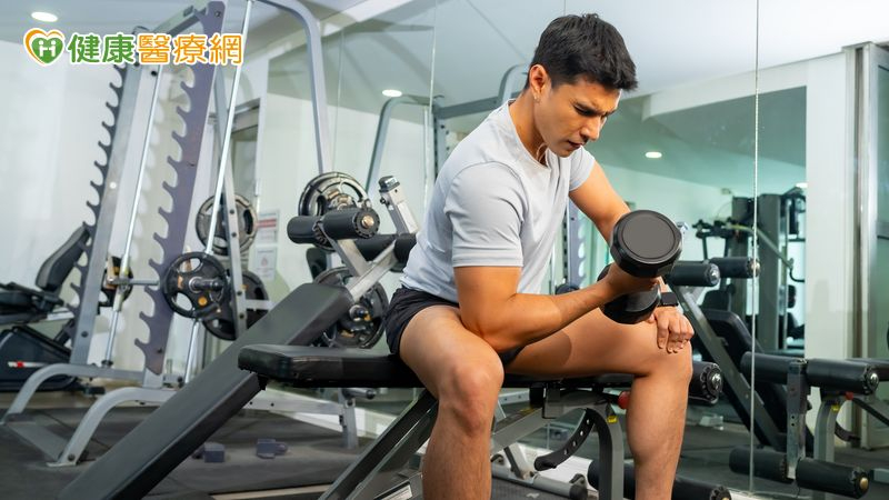 男性也可能陷身材焦慮！「肌肉臆形症」恐讓人狂健身反成傷害 專家揭警訊
