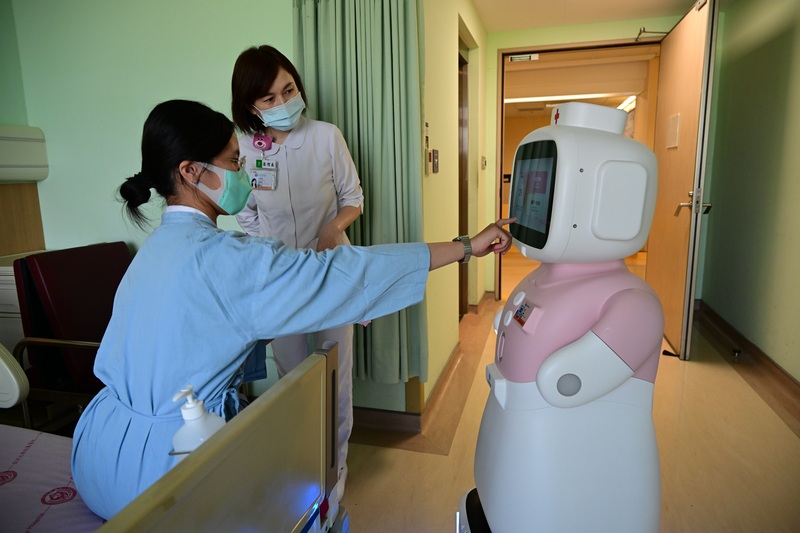 亞大醫院導入照護機器人「愛寶」 (圖)