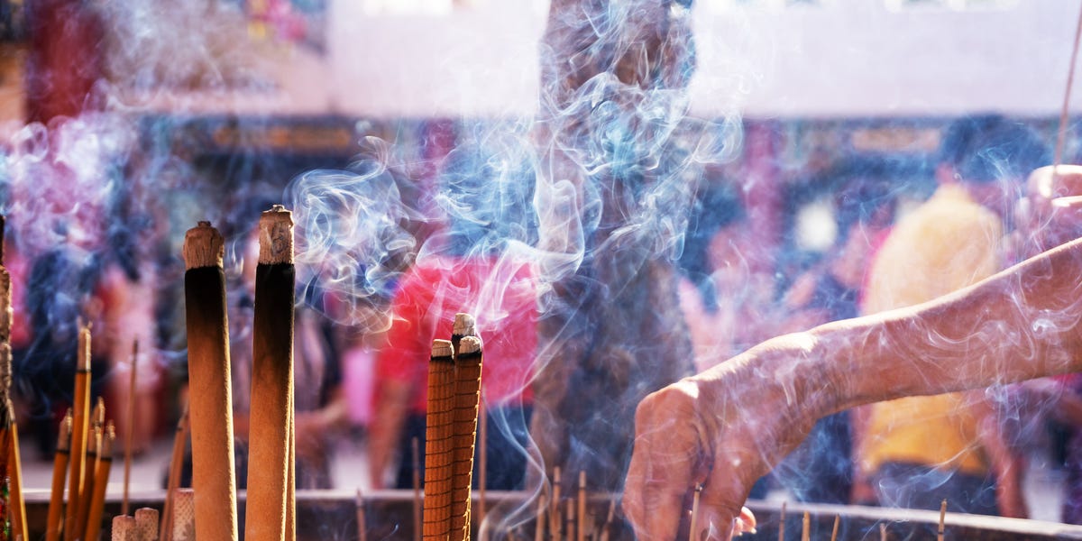 農曆七月禁忌別踩！2026中元節是幾號？鬼月重要日程一次看，加碼10大鬼月禁忌、中元普渡習俗QA
