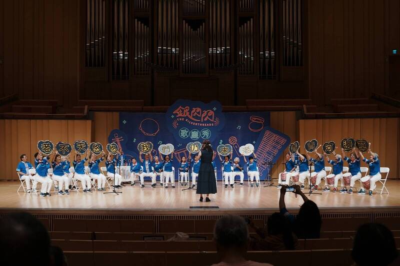 歌廳秀華麗登場！屏縣銀閃閃音樂合奏展演 「萬巒泗溝」奪金