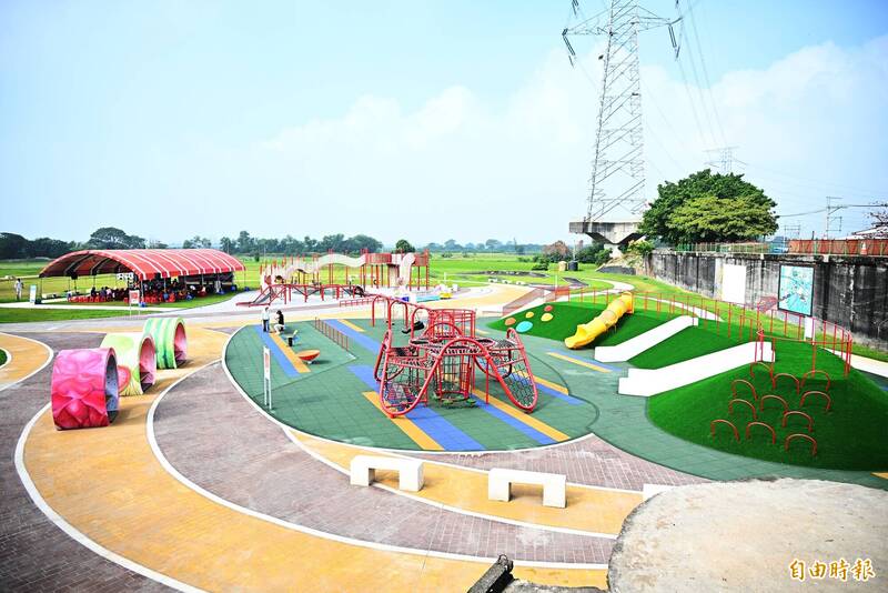 佔地3.6公頃！彰化最大共融公園溪州啟用 結合西螺大橋與糖鐵意象