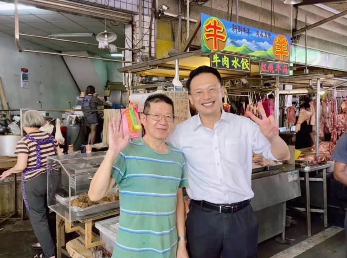 桃園龜山市場藏國寶！牛肉攤老闆竟是戲台彩繪大師 蘇俊賓手繪致敬