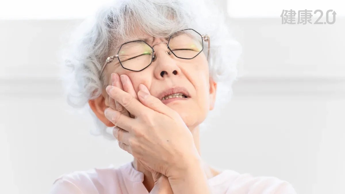牙痛竟是心肌梗塞徵兆？醫師：更年期後血管風險飆3倍 做1運動防猝死 - Yahoo新聞