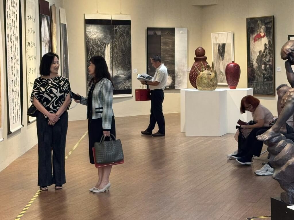 台中大墩美展新加坡開幕　藝術家秀台灣多元創作能量