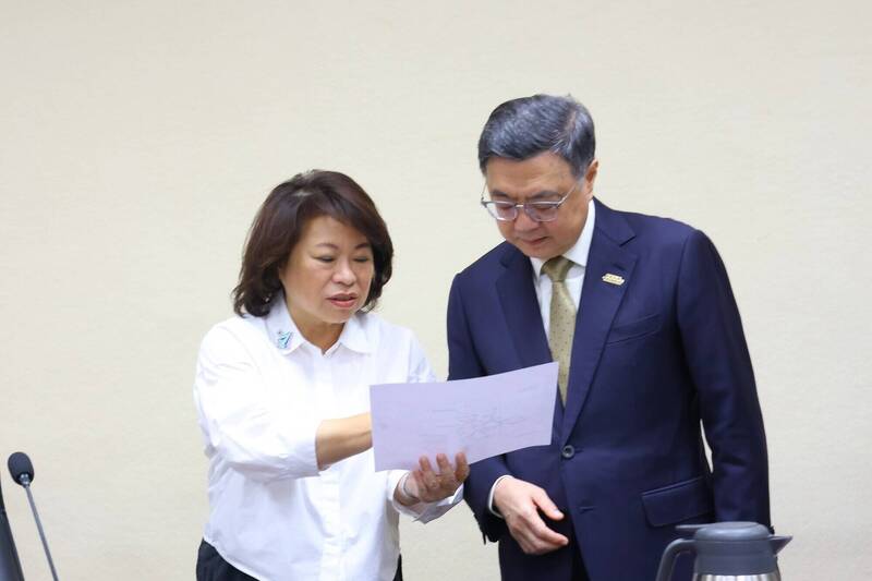 卓榮泰、黃敏惠會商嘉義輕軌建設拍板3大結論 政院支持BRT增班