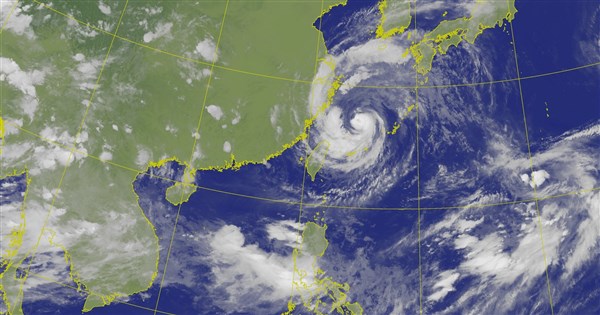 颱風白海豚暴風圈縮小　未來強度有減弱趨勢