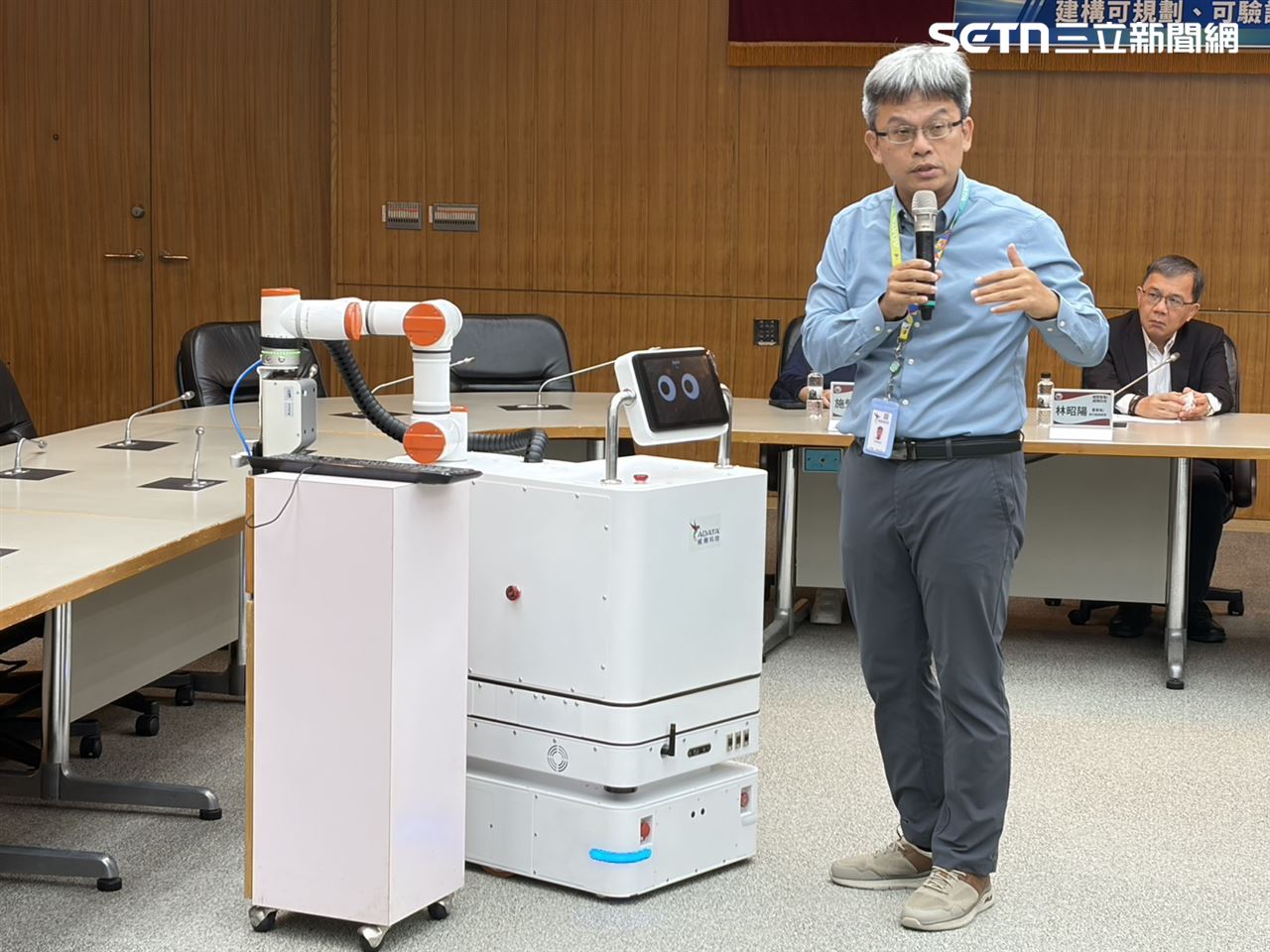 解清潔人力荒！台大醫院「台威醫寶」機器人曝光　3大面向精準消毒