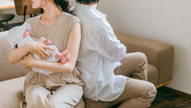 不是不想顧小孩，是還沒準備好當爸爸！新手爸常見4大心理陷阱：最常見是「受害者心態」