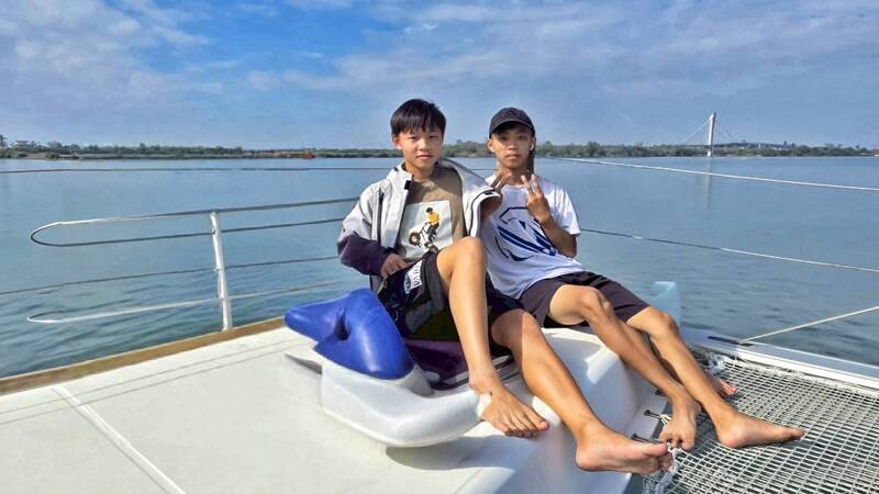 高雄汕尾國小雙胞胎帆船兄弟奪佳績 黃淞騏錄取雄中成佳話