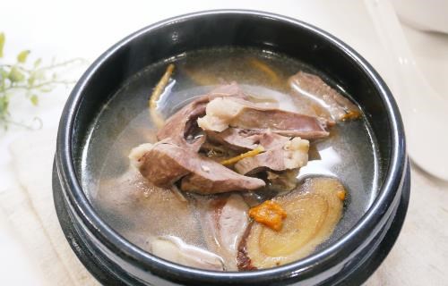 電子鍋「豬心湯」溫補暖胃、好回甘。