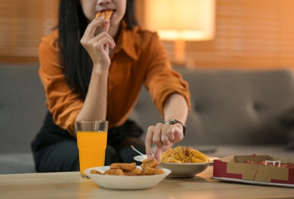 不只肥肉！醫點名「這些食物」高血脂族少吃 帶殼海鮮、糕點都上榜 - 常春月刊