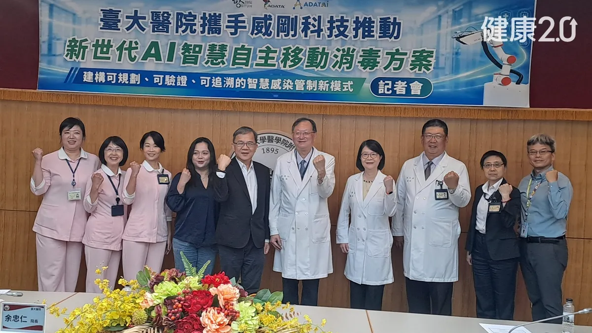 醫療焦點清潔人力也缺！台大醫院推AI消毒機器人 一晚省4人力 手術室病房清消升級