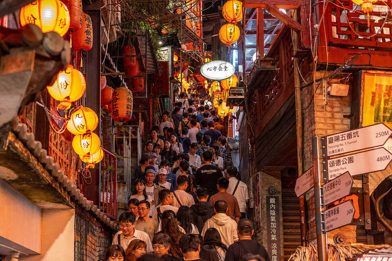 九份紅燈籠祭展至8/17  賞燈夜遊、解謎集章體驗山城魅力