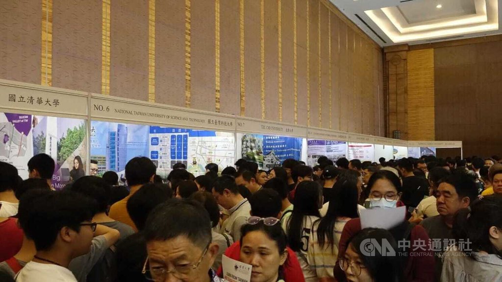 印尼台灣高教展登場　首站雅加達吸引萬人參觀