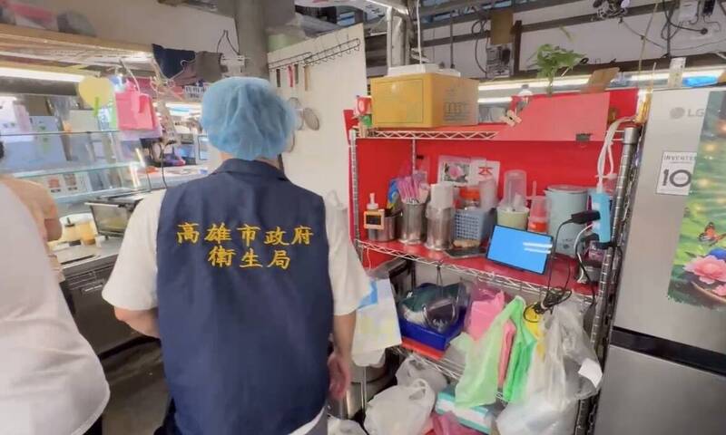 高雄某市場越南春捲被爆有蟲 衛生局未查獲要求改善環境