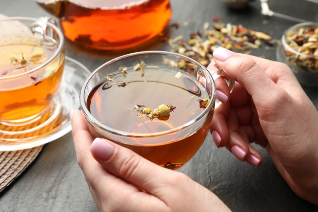 鬼月陰氣重？避3大邪氣上身，中醫教「護陽驅濕」養生法：飲食少冰冷與喝2款安神茶飲