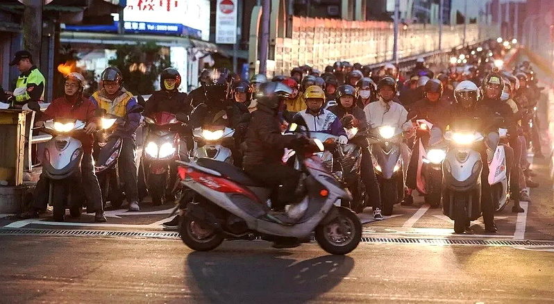 白牌、黃牌、紅牌都適用！「機車車牌角度」首訂規範 明年7月上路 - 倡議家
