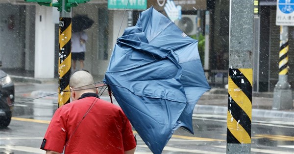 颱風薔琵最新風雨預報出爐　24日北北基等16縣市達停班課標準