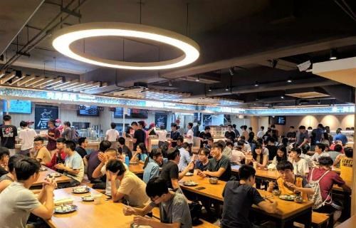 學生嫌學餐貴、校外店家卻撐不住！16週學制、外送正在改寫大學商圈餐飲生態