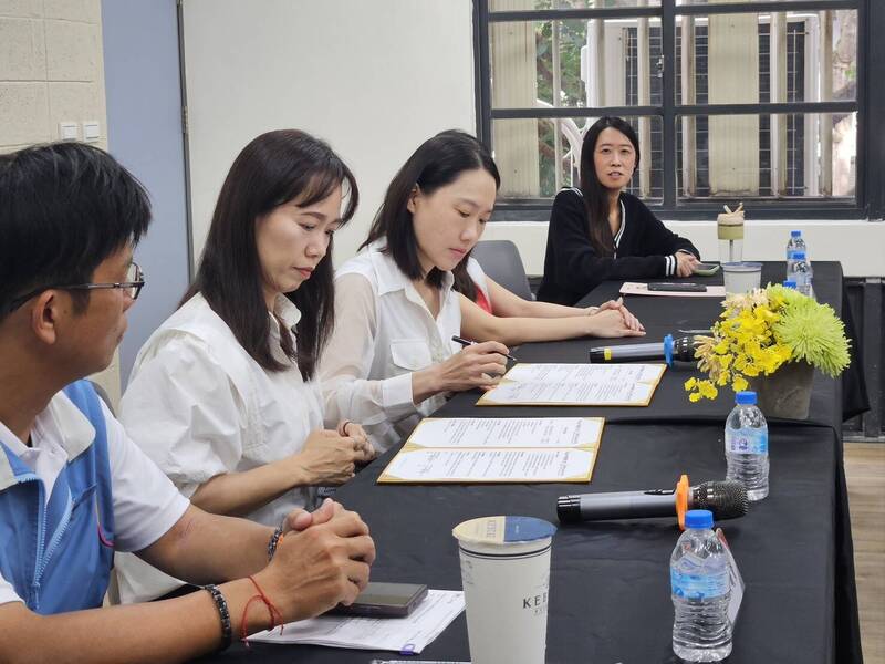壽山高中與有線業者簽MOU 應用英語科學生播報雙語新聞