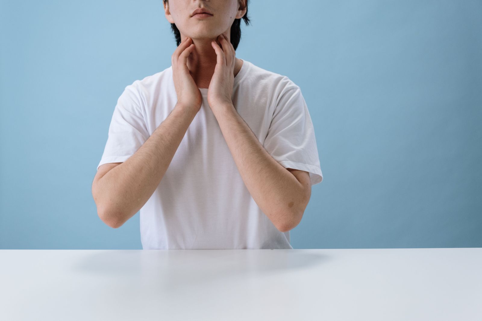 「私密處也會癢對吧？」30歲男全身癢到崩潰...看診找不出病因　醫一看：全家中鏢了