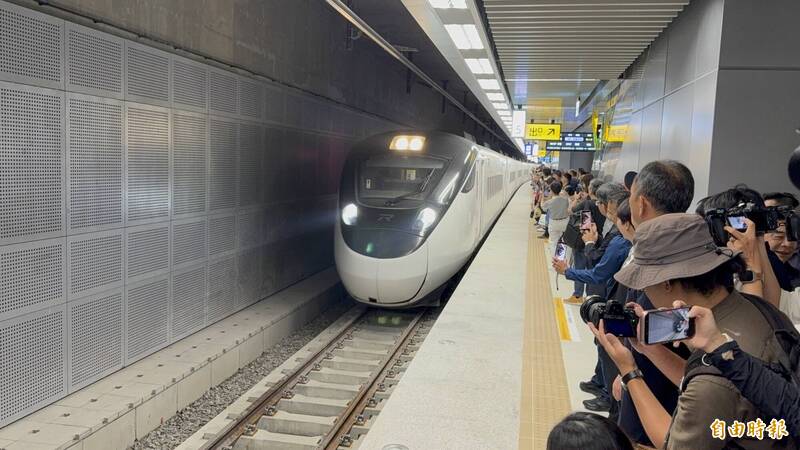 數百員工徹夜未眠切換軌道！南鐵地下化首班車發出