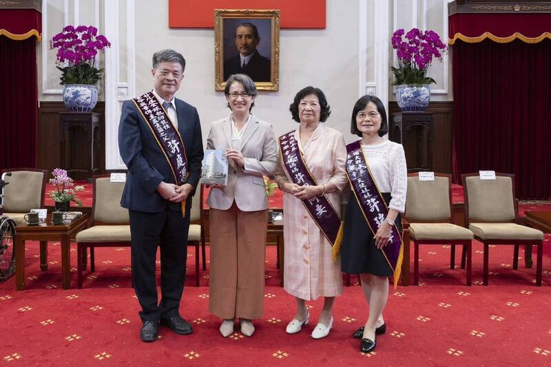 台灣益生菌之父許庭源 今獲副總統蕭美琴頒授全球熱愛生命獎章
