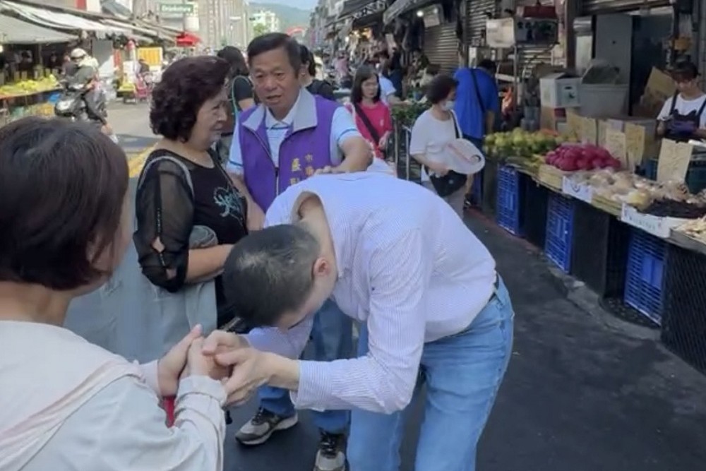謝國樑走訪七堵南興市場高人氣 期待公辦政見會辯論