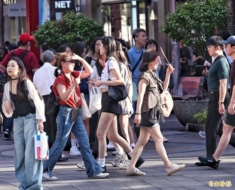 今高溫上看36度！ 週五起「白海豚」颱風雲系影響、北部防大雨