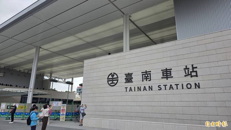 台南車站穿堂層消防灑水頭故障 鐵道局致歉：更換新品中