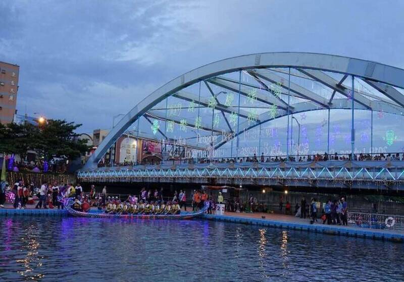 彰化「藍色大橋」10/12起施工5個月 日間縮車道、夜間半幅封閉