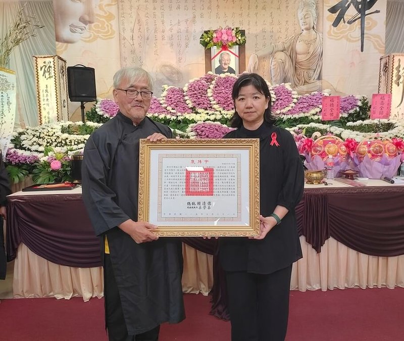 花燈藝師蕭在淦辭世 文化部代表頒贈總統褒揚令