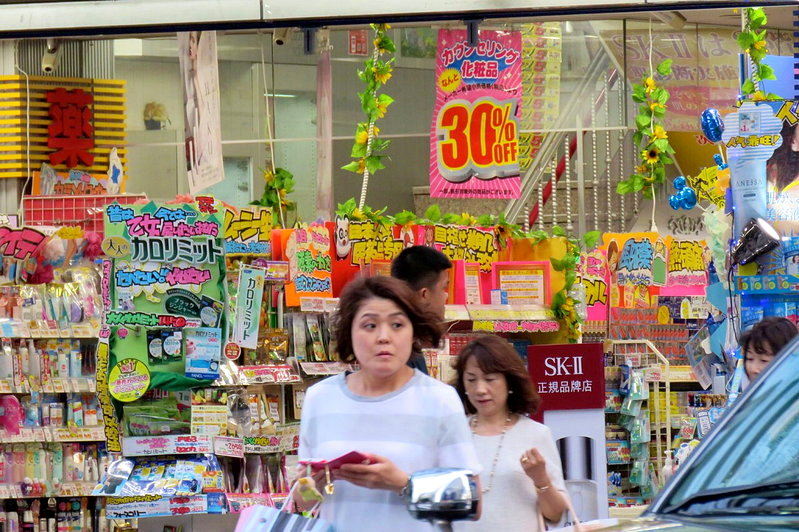 日本藥妝店買到傻眼！3樣商品竟噴6萬日圓，店員狂推「抗老神物」網友曝避雷話術