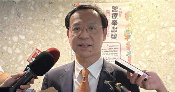 立院通過長者有條件免健保費　石崇良提數據：絕非健康平權