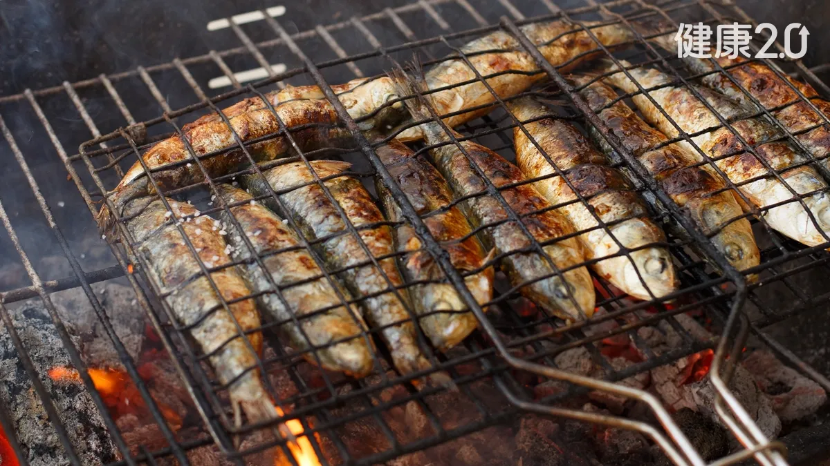 中秋烤魚也會中毒？50歲男吃鯖魚滿臉紅 急診醫揭陷阱：魚烤熟仍有風險