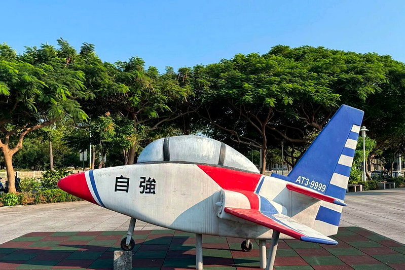 台南散步。水交社眷村文化園區｜從一架 AT-3 教練機，重溫曾經「全民自強」的凝聚年代