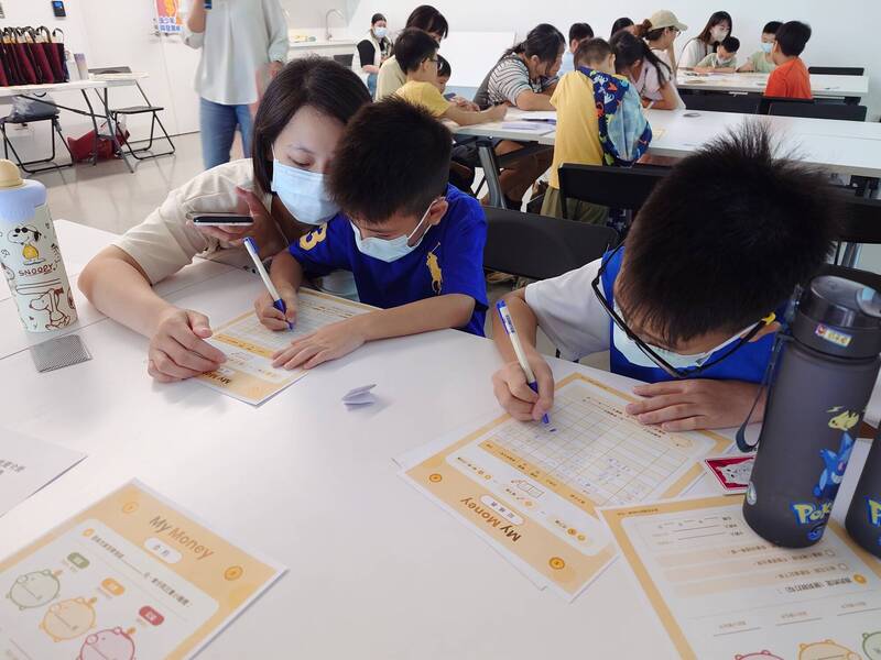 台南推兒童財務知能親子活動 助弱勢家庭學理財