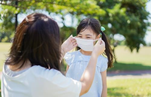 家裡有小孩，誰該打流感疫苗？115 年幼兒、學生與爸媽的接種懶人包