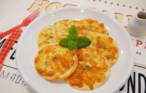 水餃皮「迷你起士薄餅」酥酥脆脆好涮嘴！！