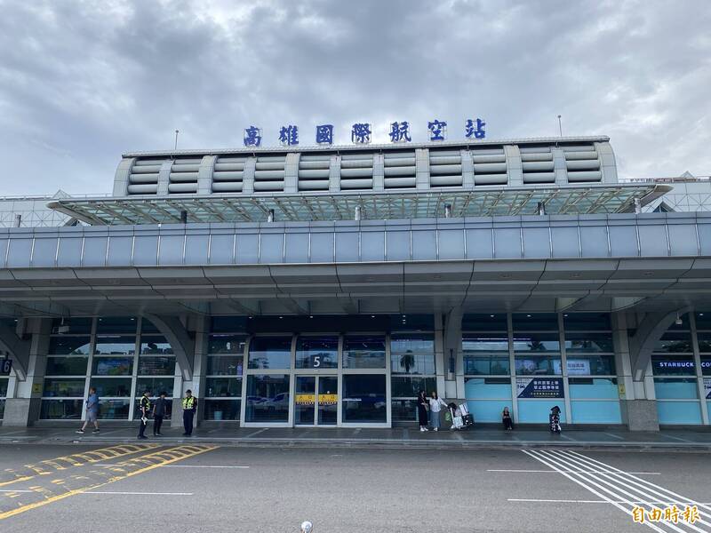 越航班機外海盤旋後返高雄 機場：疑起落架故障