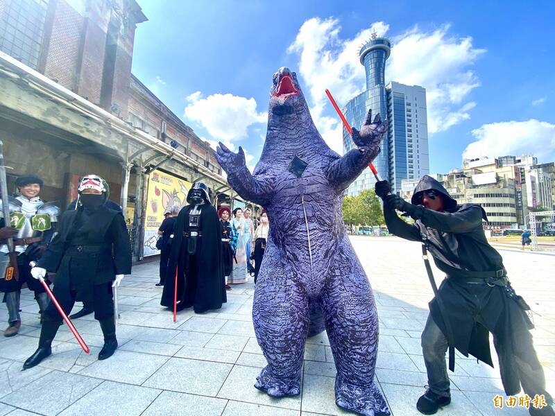 颱風逼近不喊卡！台中鈴蘭通納涼會連嗨3天 哥吉拉大戰黑武士