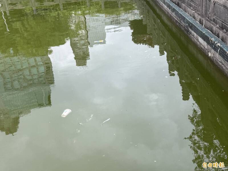 228公園水池遭爆垃圾漂浮 北市公園處駁斥照片不符現況