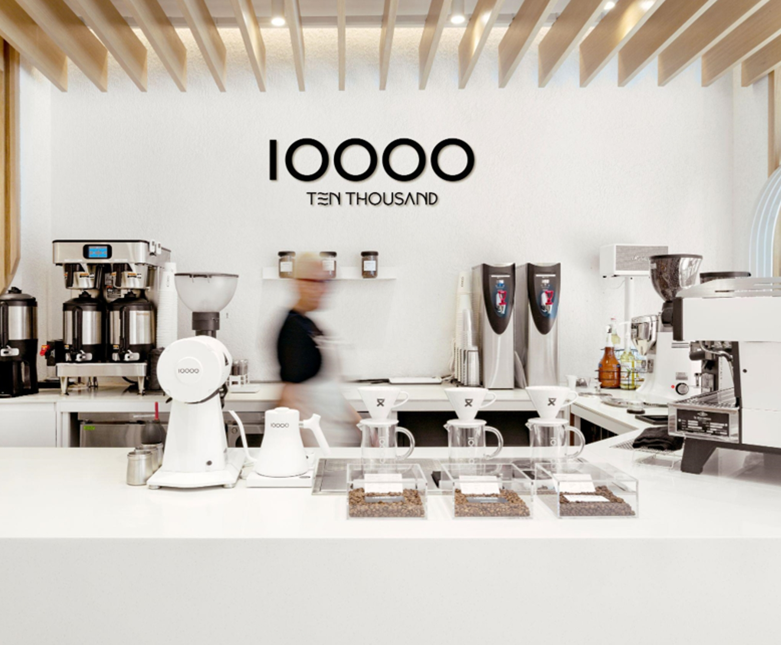 咖啡控暴動！TEN THOUSAND COFFEE 新莊開幕 紐約香氣席捲副都心