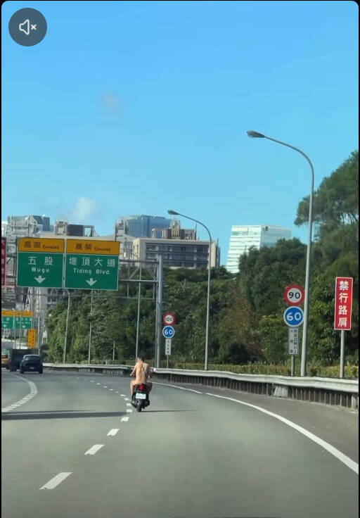 他「裸體」騎車上國道！網友搞笑問「怎麼沒戴安全帽？」