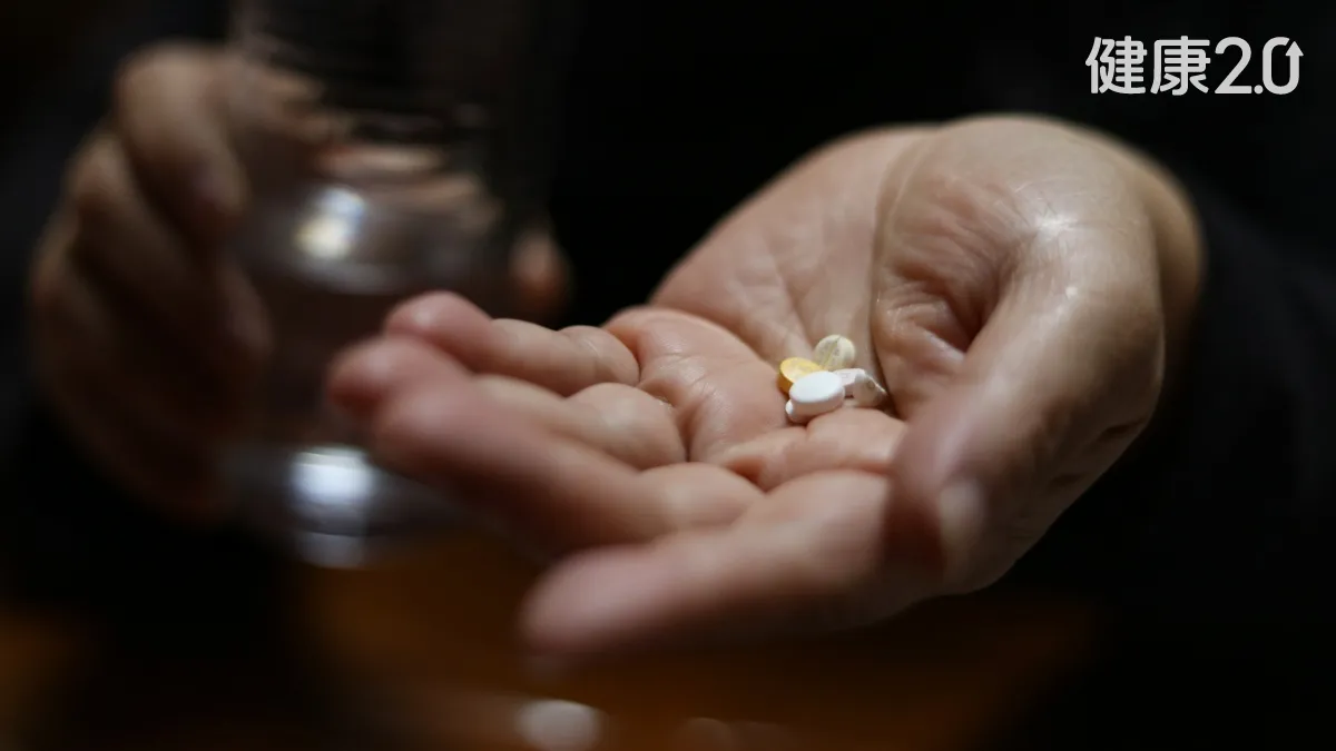 醫療焦點換季感冒吃退燒藥又喝熱飲？藥師揭1危機 恐急性肝衰竭